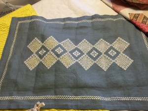 Broderie Hardanger sur lin exécutée par Michèle.